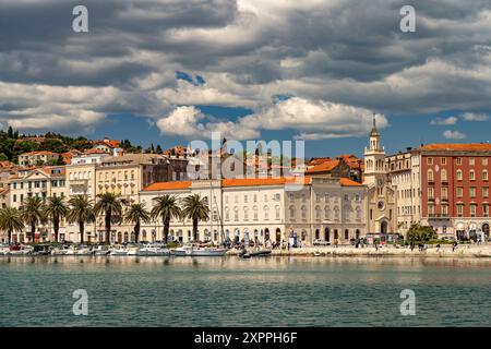 Riva Promenade und Franziskus Kirche in Split, Kroatien, Europa Stockfoto