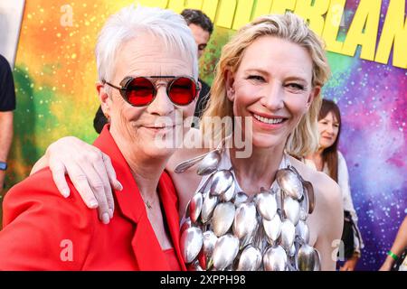HOLLYWOOD, LOS ANGELES, KALIFORNIEN, USA - 6. AUGUST: Jamie Lee Curtis und Cate Blanchett kommen am Lionsgate Films' 'Borderlands' Special Los Angeles Fan Event an, das am 6. August 2024 im TCL Chinese Theatre IMAX in Hollywood, Los Angeles, Kalifornien, USA stattfindet. (Foto: Xavier Collin/Image Press Agency) Stockfoto