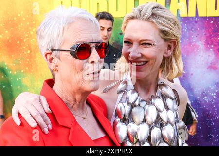 HOLLYWOOD, LOS ANGELES, KALIFORNIEN, USA - 6. AUGUST: Jamie Lee Curtis und Cate Blanchett kommen am Lionsgate Films' 'Borderlands' Special Los Angeles Fan Event an, das am 6. August 2024 im TCL Chinese Theatre IMAX in Hollywood, Los Angeles, Kalifornien, USA stattfindet. (Foto: Xavier Collin/Image Press Agency) Stockfoto