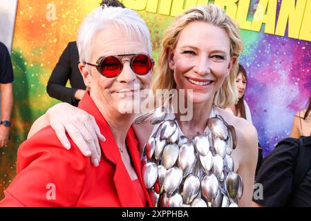 HOLLYWOOD, LOS ANGELES, KALIFORNIEN, USA - 6. AUGUST: Jamie Lee Curtis und Cate Blanchett kommen am Lionsgate Films' 'Borderlands' Special Los Angeles Fan Event an, das am 6. August 2024 im TCL Chinese Theatre IMAX in Hollywood, Los Angeles, Kalifornien, USA stattfindet. (Foto: Xavier Collin/Image Press Agency) Stockfoto