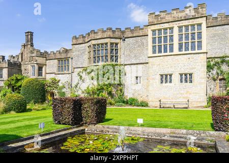 Haddon Hall Derbyshire - Haddon Hall Gärten und Rückansicht des Landhauses in der Nähe von Bakewell Derbyshire Peak District National Park England GB Stockfoto