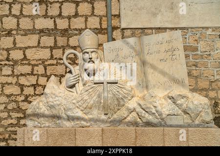Denkmal für Papst Johannes Paul II. In der Kirche in Pisak, Kroatien, Europa Stockfoto
