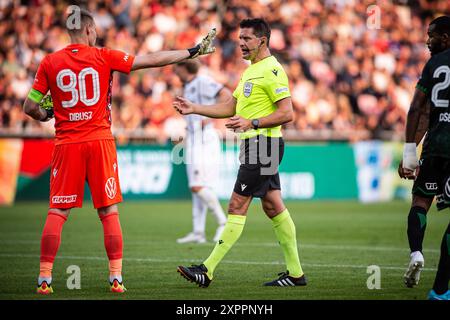 Herning, Dänemark. August 2024. Schiedsrichter Matej Jug wurde während des Qualifikationsspiels der UEFA Champions League zwischen dem FC Midtjylland und Ferencvaros in der MCH Arena in Herning gesehen. Quelle: Gonzales Photo/Alamy Live News Stockfoto