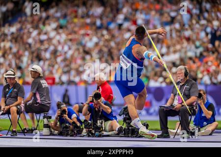 Paris, Ile de France, Frankreich. August 2024. TEURA'ITERA'i TUPAIA (FRA) aus Frankreich, tritt bei den Olympischen Sommerspielen 2024 in Paris im Stadion Stade de France an. (Kreditbild: © Walter Arce/ZUMA Press Wire) NUR REDAKTIONELLE VERWENDUNG! Nicht für kommerzielle ZWECKE! Stockfoto