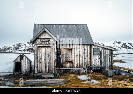 Hütte Camp Mansfield im alten Marmorbruch NY London auf dem Blomsterstrandoya in Kongsfjord, Spitzbergen, Svalbard, Arktis Stockfoto