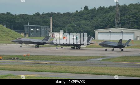 Misawa, Japan. August 2024. Die Japan Air Self Defense Force F-35A Lightning II fährt am Mittwoch, den 7. August, mit der italienischen Luftwaffe auf der Misawa Air Base in der Präfektur Aomori, Japan. 2024. Foto: Keizo Mori/UPI Credit: UPI/Alamy Live News Stockfoto