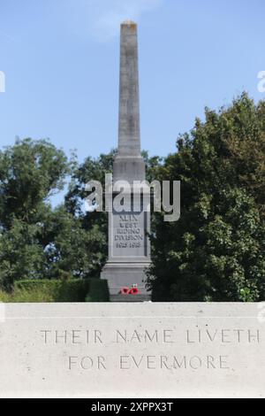 Der Essex Farm Cemetery ist ein Begräbnisgelände der Commonwealth war Graves Commission im Ersten Weltkrieg auf der John McCrae Memorial Site in der Nähe von Ypern, Belgien. Stockfoto