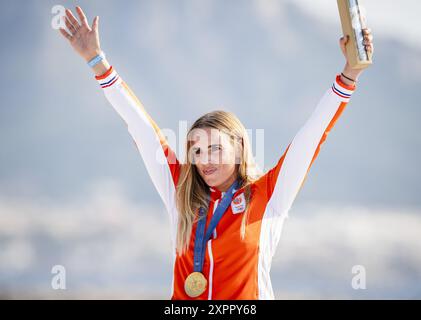 MARSEILLE - Sailor Marit Bouwmeester bei der Zeremonie ihrer Goldmedaille bei den Olympischen Spielen. ANP-SCHLEIFMASCHINE KONING Stockfoto