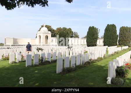 Der Tyne Cot Commonwealth war Graves Cemetery and Memorial to the Missing ist eine Grabstätte der Commonwealth war Graves Commission (CWGC) für die Toten des Ersten Weltkriegs in den Ypern an der Westfront. Es ist der größte Friedhof für Commonwealth-Truppen der Welt. Stockfoto