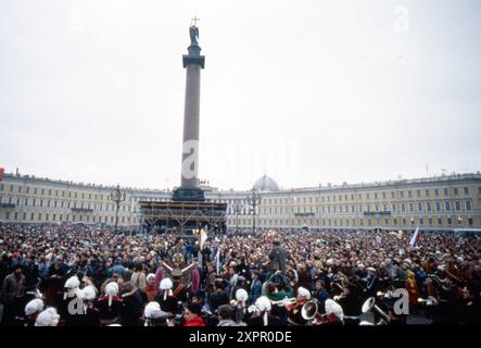 November 1991 San Pietroburgo Archivio Storico Olycom/LaPresse Il Granduca Vladimir Kirillovitch Romanov (Porvoo, 30 agosto 1917 - Miami, 21 april 1992) è stato pretendente al trono imperiale russo e capo della famiglia Romanov dal 1938 fino alla sua morte. Nella Foto: IL ritorno di Granduca Wladimir Kirillowitsch Romanov a San Pietroburgo auf dem Foto: Der zurückkehrende Großherzog Wladimir Kirillowitsch Romanov nach St. Petersburg Credit: LaPresse/Alamy Live News Stockfoto