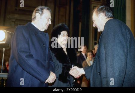 November 1991 San Pietroburgo Archivio Storico Olycom/LaPresse Il Granduca Vladimir Kirillovitch Romanov (Porvoo, 30 agosto 1917 - Miami, 21 april 1992) è stato pretendente al trono imperiale russo e capo della famiglia Romanov dal 1938 fino alla sua morte. Nella Foto: IL ritorno di Granduca Wladimir Kirillowitsch Romanov a San Pietroburgo auf dem Foto: Der zurückkehrende Großherzog Wladimir Kirillowitsch Romanov nach St. Petersburg Credit: LaPresse/Alamy Live News Stockfoto