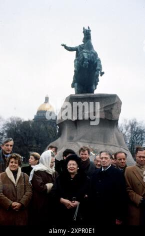 November 1991 San Pietroburgo Archivio Storico Olycom/LaPresse Il Granduca Vladimir Kirillovitch Romanov (Porvoo, 30 agosto 1917 - Miami, 21 april 1992) è stato pretendente al trono imperiale russo e capo della famiglia Romanov dal 1938 fino alla sua morte. Nella Foto: IL ritorno di Granduca Wladimir Kirillowitsch Romanov a San Pietroburgo auf dem Foto: Der zurückkehrende Großherzog Wladimir Kirillowitsch Romanov nach St. Petersburg Credit: LaPresse/Alamy Live News Stockfoto