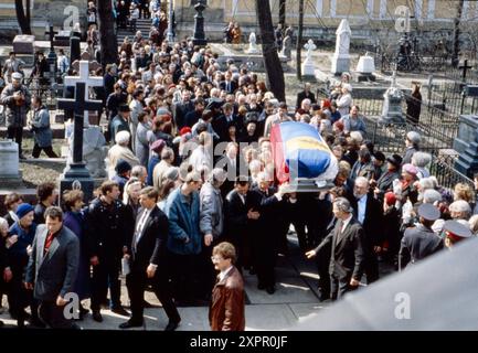 29-04-1992 San Pietroburgo Archivio Storico Olycom/LaPresse Il Granduca Vladimir Kirillovitch Romanov (Porvoo, 30 agosto 1917 - Miami, 21 april 1992) è stato pretendente al trono imperiale russo e capo della famiglia Romanov dal 1938 fino alla sua morte. Nella Foto: I funerali di Granduca Wladimir Kirillowitsch Romanov im Foto: Die Beerdigung von Großherzog Wladimir Kirillowitsch Romanov Credit: LaPresse/Alamy Live News Stockfoto