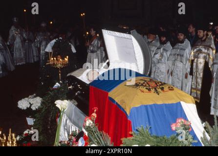 29-04-1992 San Pietroburgo Archivio Storico Olycom/LaPresse Il Granduca Vladimir Kirillovitch Romanov (Porvoo, 30 agosto 1917 - Miami, 21 april 1992) è stato pretendente al trono imperiale russo e capo della famiglia Romanov dal 1938 fino alla sua morte. Nella Foto: I funerali di Granduca Wladimir Kirillowitsch Romanov im Foto: Die Beerdigung von Großherzog Wladimir Kirillowitsch Romanov Credit: LaPresse/Alamy Live News Stockfoto