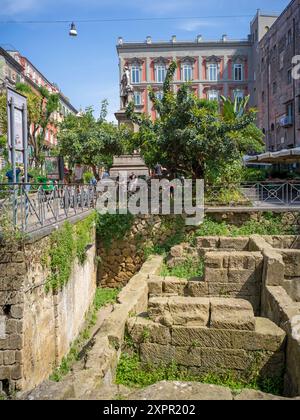 Piazza Vincenzo Bellini, Altstadt von Neapel, Neapel, Kampanien, Süditalien, Italien, Europa Stockfoto