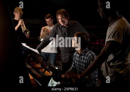 Julian Lloyd Webber fotografierte am Birmingham Conservatoire. Stockfoto