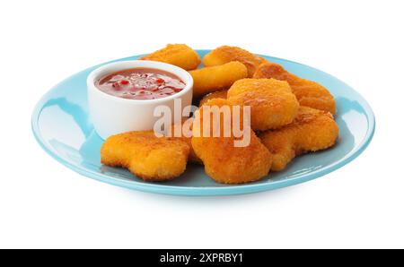 Leckere Chicken Nuggets mit Chili-Sauce, isoliert auf weiß Stockfoto