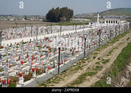 HATAY, TURKIYE - 26. FEBRUAR 2024: Erdbebenfriedhof in Hatay City Stockfoto