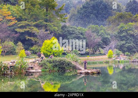 Kleine Brücke im Taiziwan Park in Hangzhou, China Stockfoto
