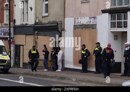 Polizeipatrouille in Bristol, vor einem Protest gegen die Einwanderung. Bilddatum: Mittwoch, 7. August 2024. Stockfoto