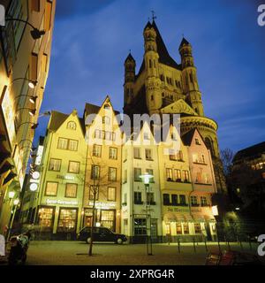 Fischmarkt und Gross St. Martin im Hintergrund. Köln, Deutschland Stockfoto