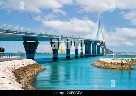 Die Konstitutionsbrücke, genannt La Pepa, in der Bucht von Cadiz, Andalusien. Spanien. Europa Stockfoto