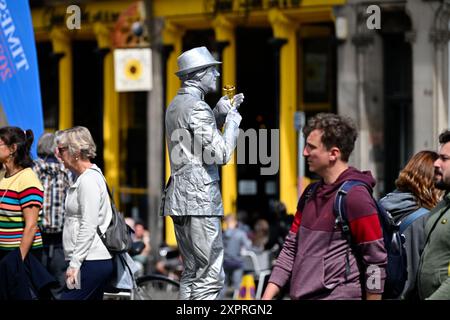 Edinburgh, Schottland. Mittwoch, 7. August 2024. Ein lebendiger Statuenkünstler auf der EdinburghÕs High St (Royal Mile) während des Edinburgh Fringe Festivals. Kredit: Brian D Anderson Kredit: Brian Anderson/Alamy Live News Stockfoto