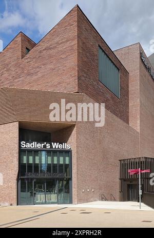 Sadlers Wells East, der neue Theater- und Studiokomplex am Stratford Waterfront im Queen Elizabeth Olympic Park in London, Großbritannien. Außenansicht. Stockfoto