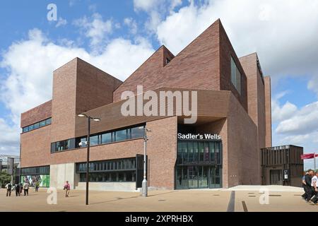 Sadlers Wells East, der neue Theater- und Studiokomplex am Stratford Waterfront im Queen Elizabeth Olympic Park in London, Großbritannien. Außenansicht. Stockfoto