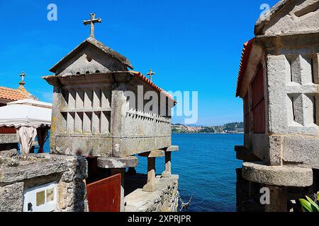 Horreos, Combarro, Poio, Ria de Pontevedra, Provinz Pontevedra, Galizien, Spanien. Stockfoto