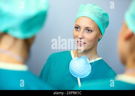 Chirurg, Chirurgie, Operationssaal, Onkologikoa Hospital, Onkologisches Institut, Fallzentrum für Prävention, Diagnose und Behandlung von Krebs, Donostia, S. Stockfoto