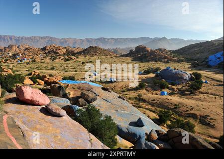 Malen Felsen-Website, Arbeiten des belgischen Künstlers Jean Verame um Tafraout, Anti-Atlas, Marokko, Nordafrika Stockfoto