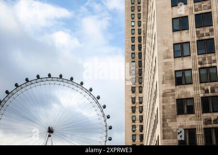 Shell Centre vorgelagerten Gebäude in London, Vereinigtes Königreich. Stockfoto