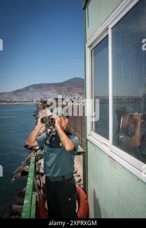 Guardia Civil Offiziere, die im Juni 2012 die Grenzüberwachung in der spanischen Enklave Melilla durchführten. Die Beamten sorgen für die Sicherheit der Außengrenzen der Europäischen Union zu Afrika. Stockfoto