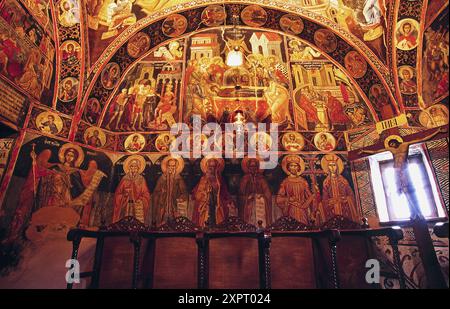 Fresken in das Katholikon (Hauptkirche) des griechisch-orthodoxen Kloster der Heiligen Dreifaltigkeitskirche, Meteora. Thessalien, Griechenland Stockfoto