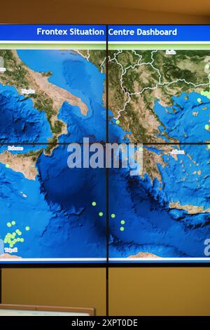 FRONTEX-Lagezentrum, das die Überwachung und den Schutz der Außengrenzen der Europäischen Union darstellt. Dieses Dashboard befindet sich im Hauptsitz in Warschau und ist Teil des EUROSUR-Überwachungsprogramms. Stockfoto