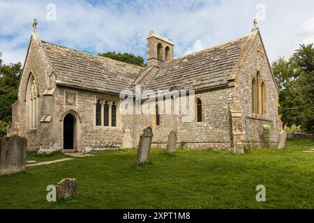 Die Kirche in Tyneham Village auf der Isle of Purbeck bei Lulworth, Dorset wurde 1943 für militärische Zwecke evakuiert und ist bis heute verlassen Stockfoto