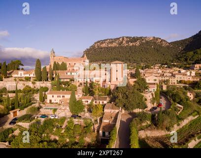 Cartuja und der Palast des Königs Sancho, Valldemossa, Sierra de Tramuntana, Mallorca, Balearen, Spanien, Europa. Stockfoto