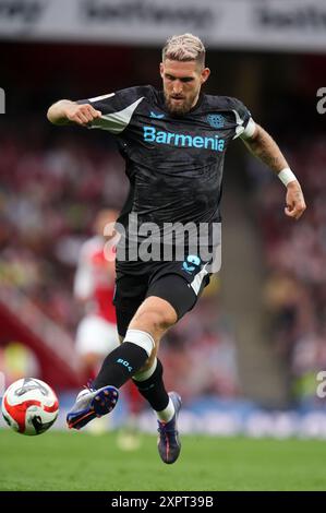 Robert Andrich von Bayer Leverkusen war während des Freundschaftsspiels vor der Saison im Emirates Stadium in London an der Touchline. Bilddatum: Mittwoch, 7. August 2024. Stockfoto