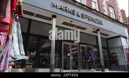 Geschäfte in der Winchester High Street Stockfoto