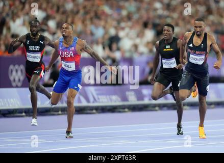 Paris, Frankreich. August 2024. Quincy Hall of the U.S. (2. L) überquert die Ziellinie vor Matthew Hudson-Smith aus Großbritannien und gewinnt am Mittwoch, den 7. August 2024, das 400-m-Finale der Männer während der Olympischen Spiele 2024 im Stade de France in Paris. Muzala Samukonga von Sambia nahm die Bronze. Foto: Paul Hanna/UPI. Quelle: UPI/Alamy Live News Stockfoto