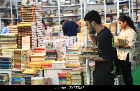 Neu-Delhi, Indien. August 2024. NEW DELHI, INDIEN - 7. AUGUST: Besucher der Delhi Buchmesse im Pragati Maidan am 7. August 2024 in Neu-Delhi, Indien. (Foto: Arvind Yadav/Hindustan Times/SIPA USA) Credit: SIPA USA/Alamy Live News Stockfoto
