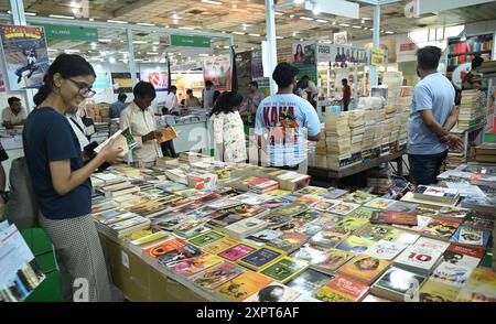 Neu-Delhi, Indien. August 2024. NEW DELHI, INDIEN - 7. AUGUST: Besucher der Delhi Buchmesse im Pragati Maidan am 7. August 2024 in Neu-Delhi, Indien. (Foto: Arvind Yadav/Hindustan Times/SIPA USA) Credit: SIPA USA/Alamy Live News Stockfoto
