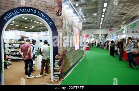 Neu-Delhi, Indien. August 2024. NEW DELHI, INDIEN - 7. AUGUST: Besucher der Delhi Buchmesse im Pragati Maidan am 7. August 2024 in Neu-Delhi, Indien. (Foto: Arvind Yadav/Hindustan Times/SIPA USA) Credit: SIPA USA/Alamy Live News Stockfoto