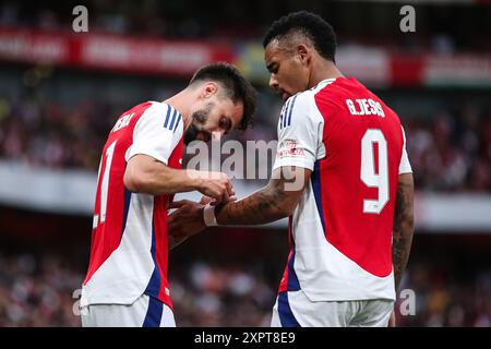 London, Großbritannien. August 2024. Gabriel Jesus von Arsenal (rechts) feiert das dritte Tor ihrer Mannschaft während des Freundschaftsspiels Arsenal FC gegen Bayer 04 Leverkusen am 7. August 2024 im Emirates Stadium, London, England, Großbritannien. Credit: Every Second Media/Alamy Live News Stockfoto