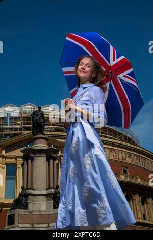 Katie Derham, fotografiert vor der Royal Albert Hall Stockfoto