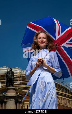 Katie Derham, fotografiert vor der Royal Albert Hall Stockfoto