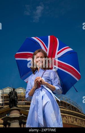 Katie Derham, fotografiert vor der Royal Albert Hall Stockfoto