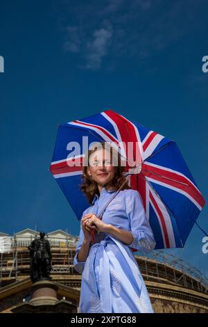 Katie Derham, fotografiert vor der Royal Albert Hall Stockfoto