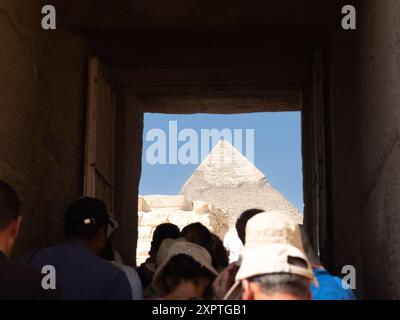 Eintritt zum Platz der Sphinx mit Blick auf die Pyramide von Kefren in El Kairo Ägypten Stockfoto